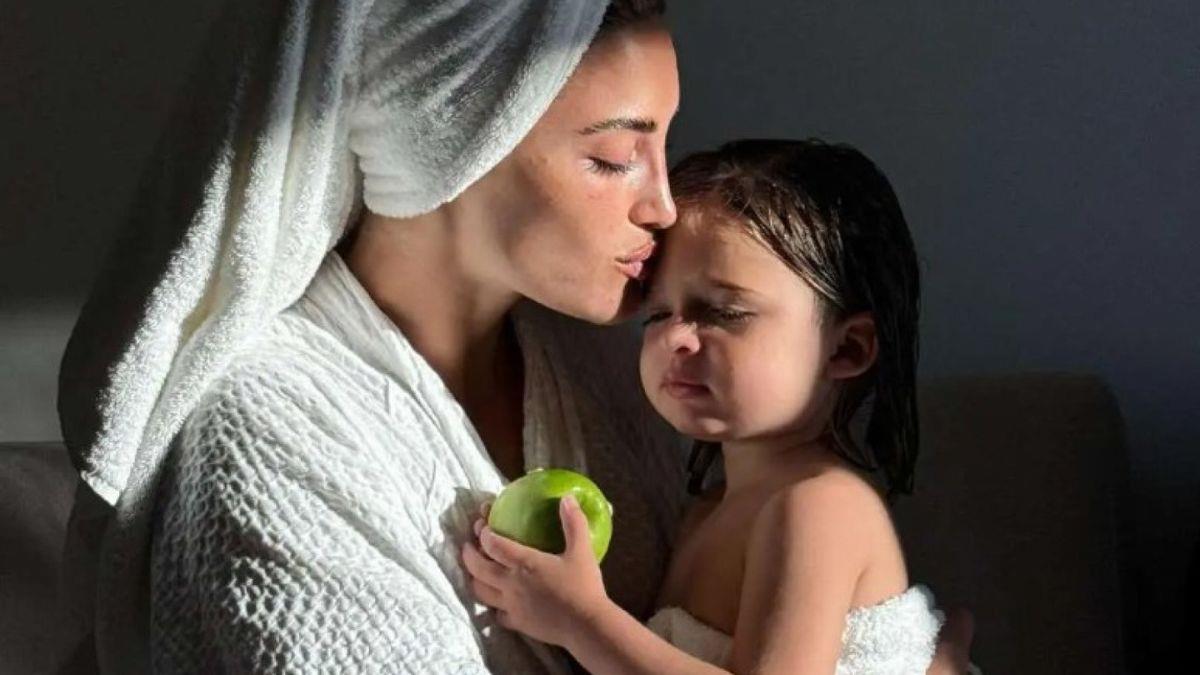 Ι. Τούνη για τον γιο της: «μια τόσο μικρή αγκαλιά χωράει τόση αγάπη»